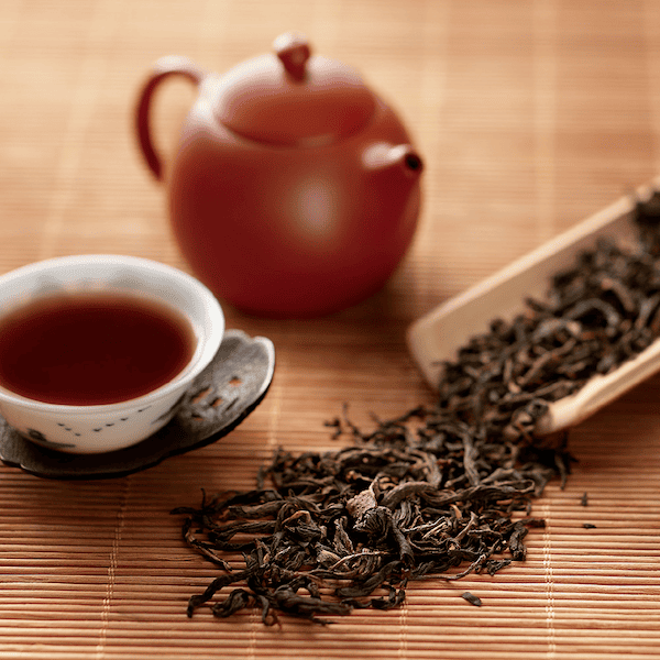 Ripe pu’erh has a dark, reddish-brown brew with an earthy flavor featuring notes of cocoa and wood.