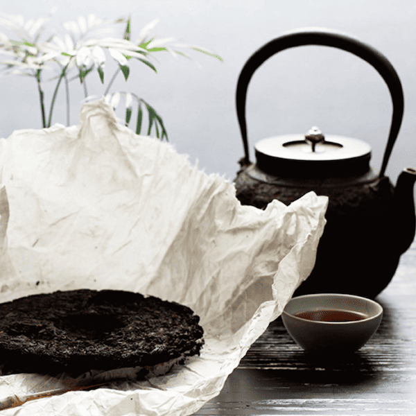 Ripe pu’erh has a dark, reddish-brown brew with an earthy flavor featuring notes of cocoa and wood.
